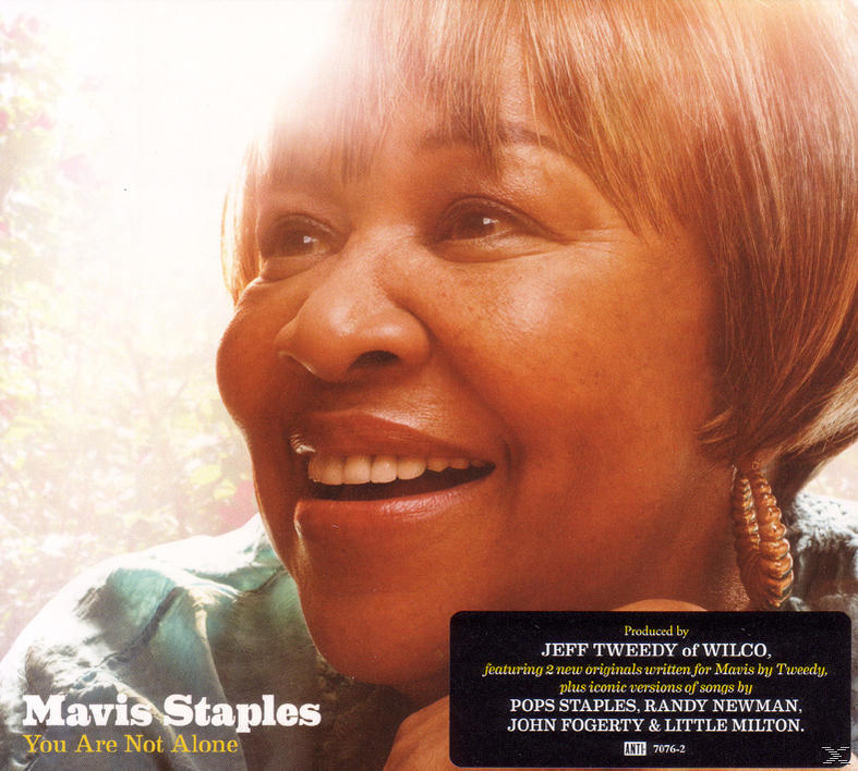 Mavis Staples Albumcover. Lächelnde Frau mit Text und einem Aufkleber mit Details.