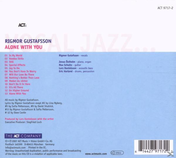 CD-Cover mit Titelliste und Künstlerinformationen. Weißer Hintergrund mit Text und Logo.