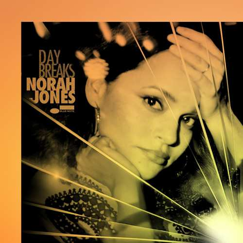 Pochette d'album. Norah Jones avec le texte 'Day Breaks' en jaune et noir.