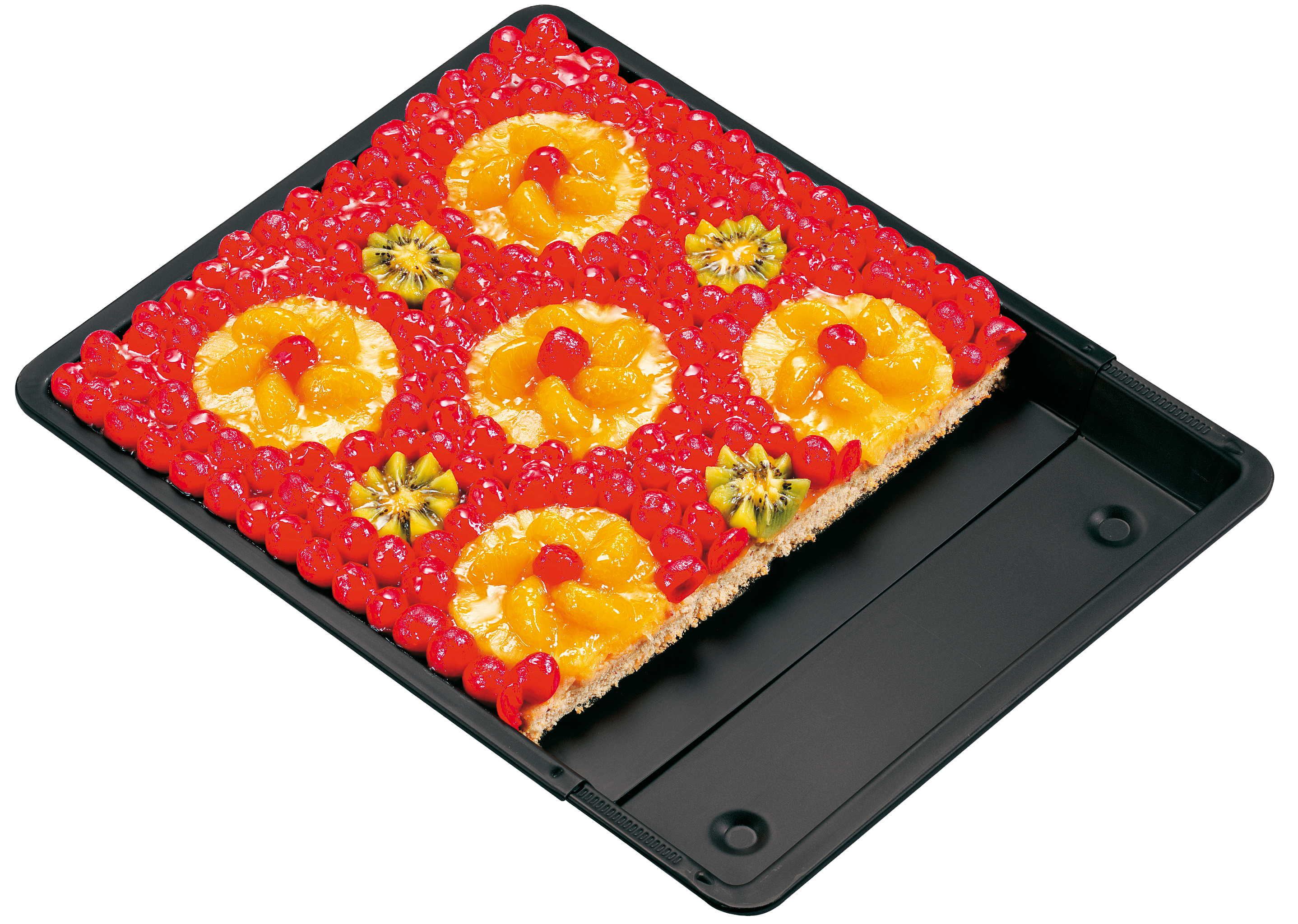 Ein quadratischer Obstkuchen in einer schwarzen Form, mit Kirschen, Ananas und Kiwi.