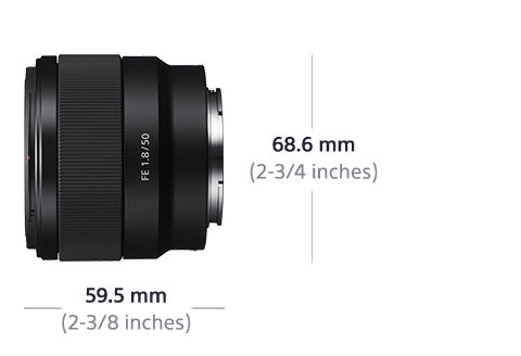Obiettivo nero con testo e misure in millimetri, vista laterale su sfondo bianco.
