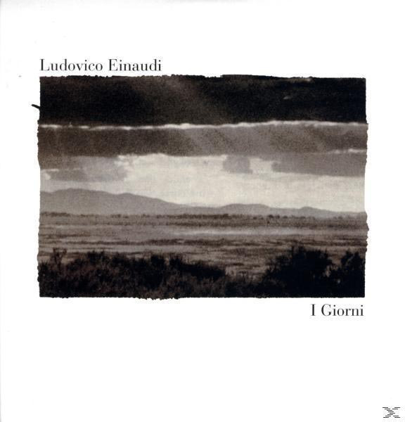 Albumcover für Ludovico Einaudis 'I Giorni'. Es zeigt eine Landschaft mit dunklen Wolken und einem Gewässer.
