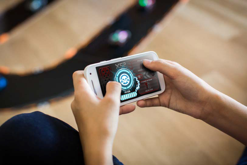 ANKI OVERDRIVE Supertruck X-52 ICE Fahrzeug, Weiß/Blau