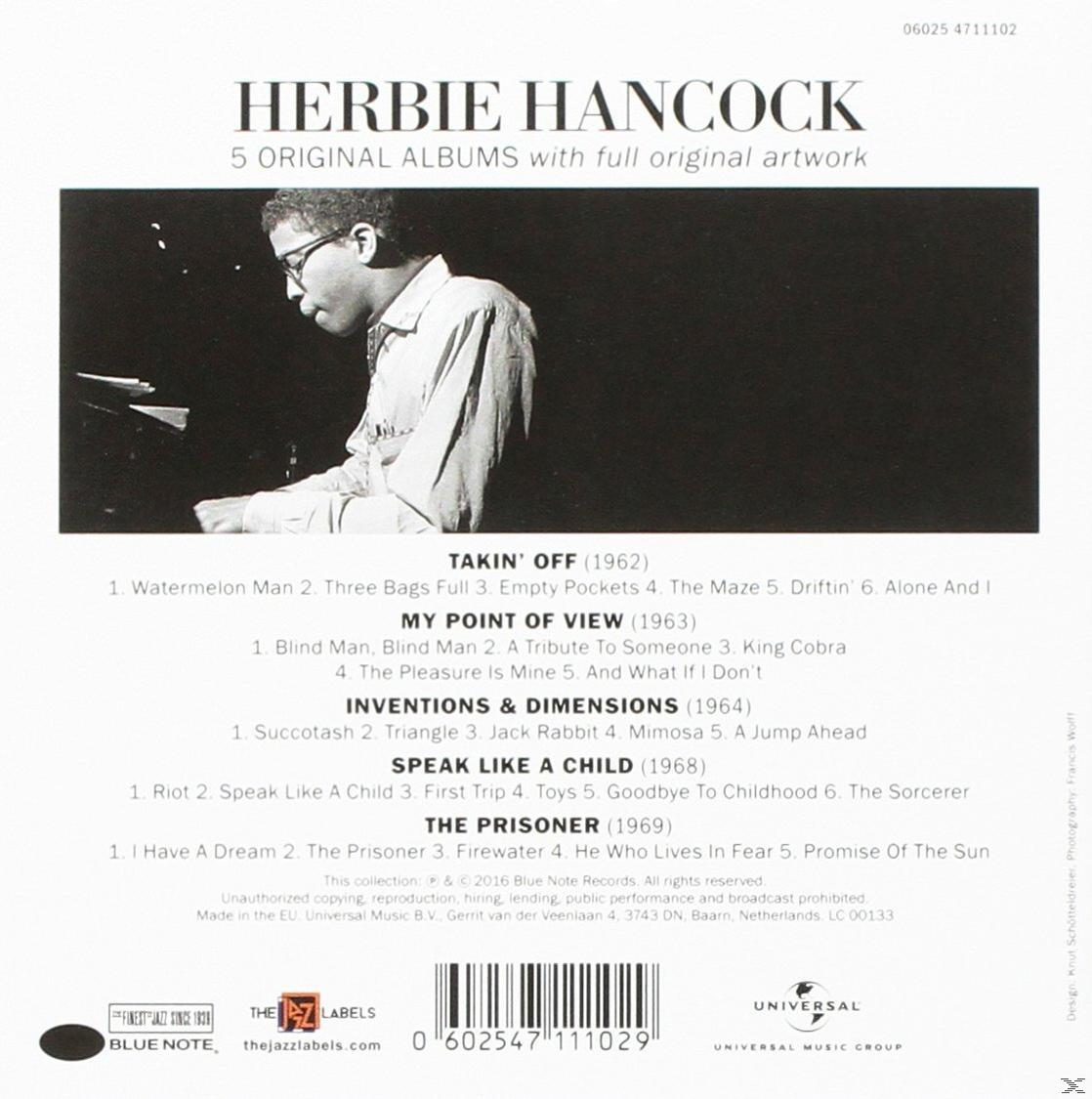 Albumcover mit einem Mann, der Klavier spielt, und einer Titelliste.