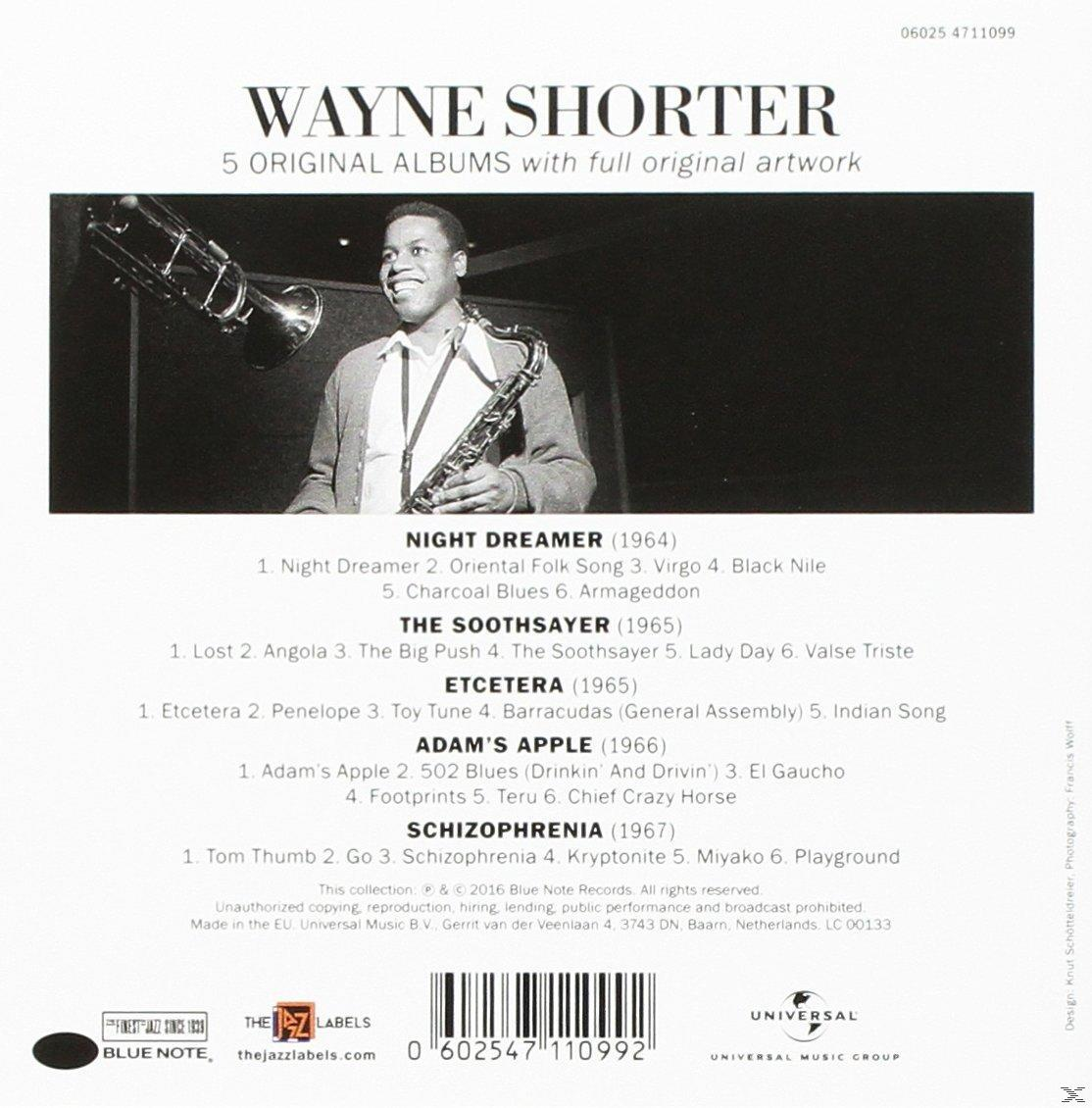 Albumcover: Wayne Shorter lächelt mit Saxophon, Text über seine Alben und das Blue Note Records Logo.