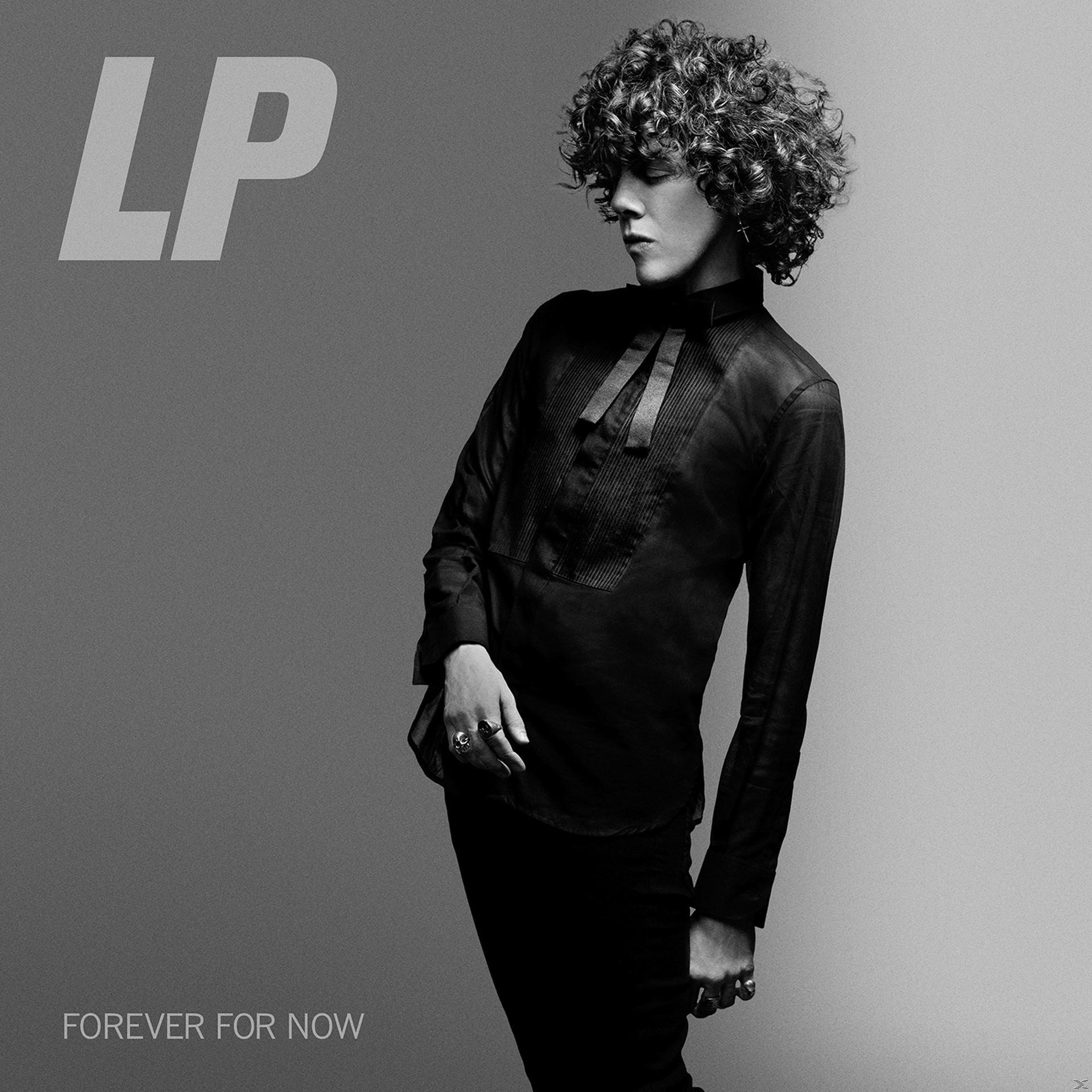 Pochette de l'album LP avec une personne en vêtements noirs, penchée à droite, et 'LP' en grandes lettres.