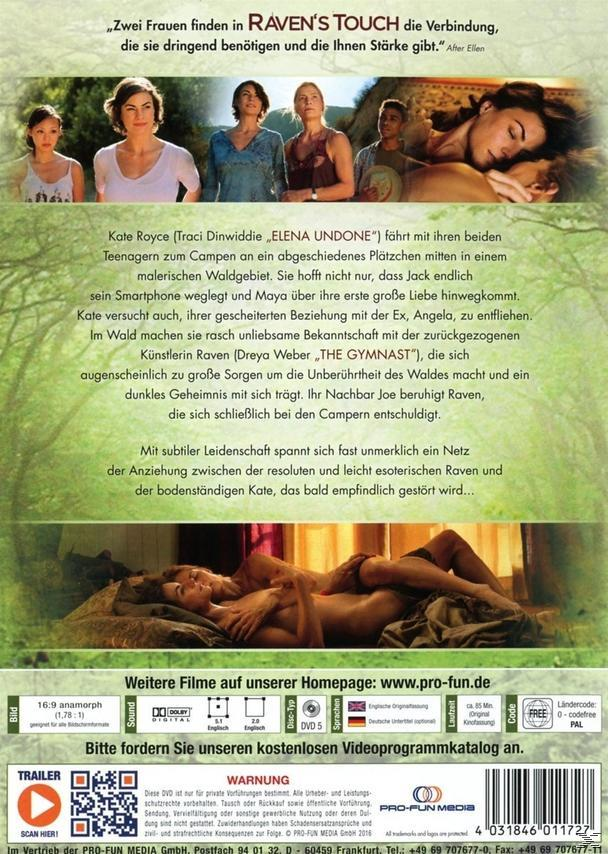 DVD-Cover, Filmszene mit Frauen und Text. Der Hintergrund ist eine natürliche Umgebung.
