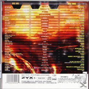 CD-Cover, viele Titellisten, mit einem sonnenuntergangsähnlichen Hintergrund.