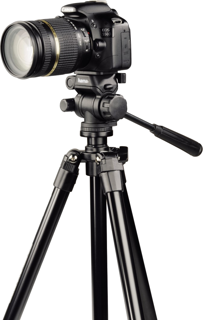 Egy fekete Canon EOS 550D kamera objektívvel, fekete Hama állványra szerelve, fekete háttéren.