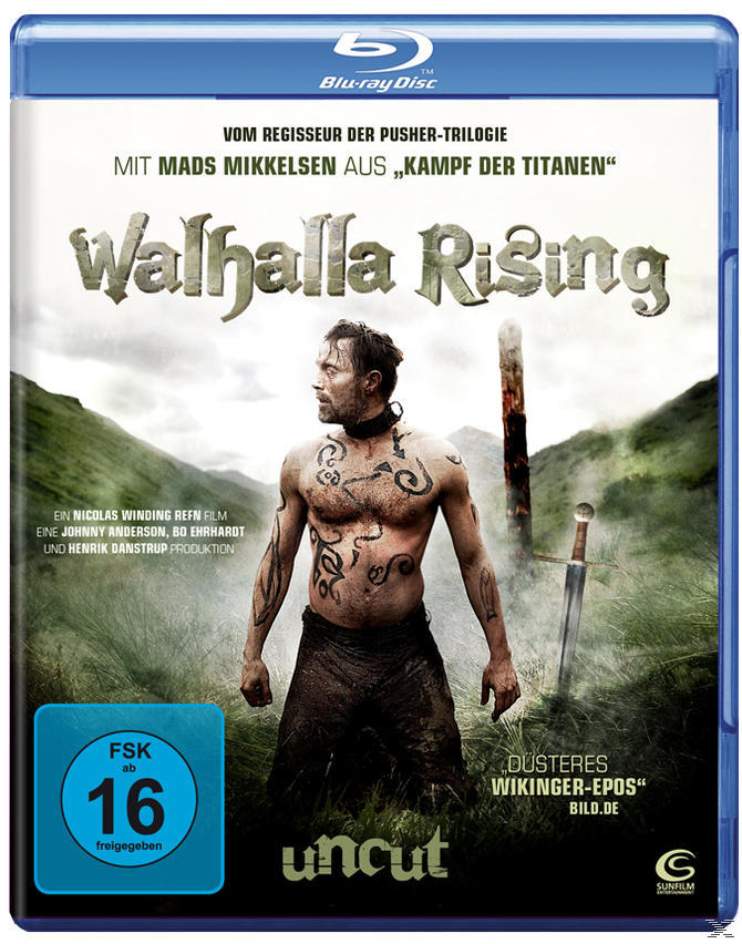 Blu-ray-Cover für 'Walhalla Rising'. Ein Mann ohne Hemd mit Tätowierungen steht mit einem Schwert.