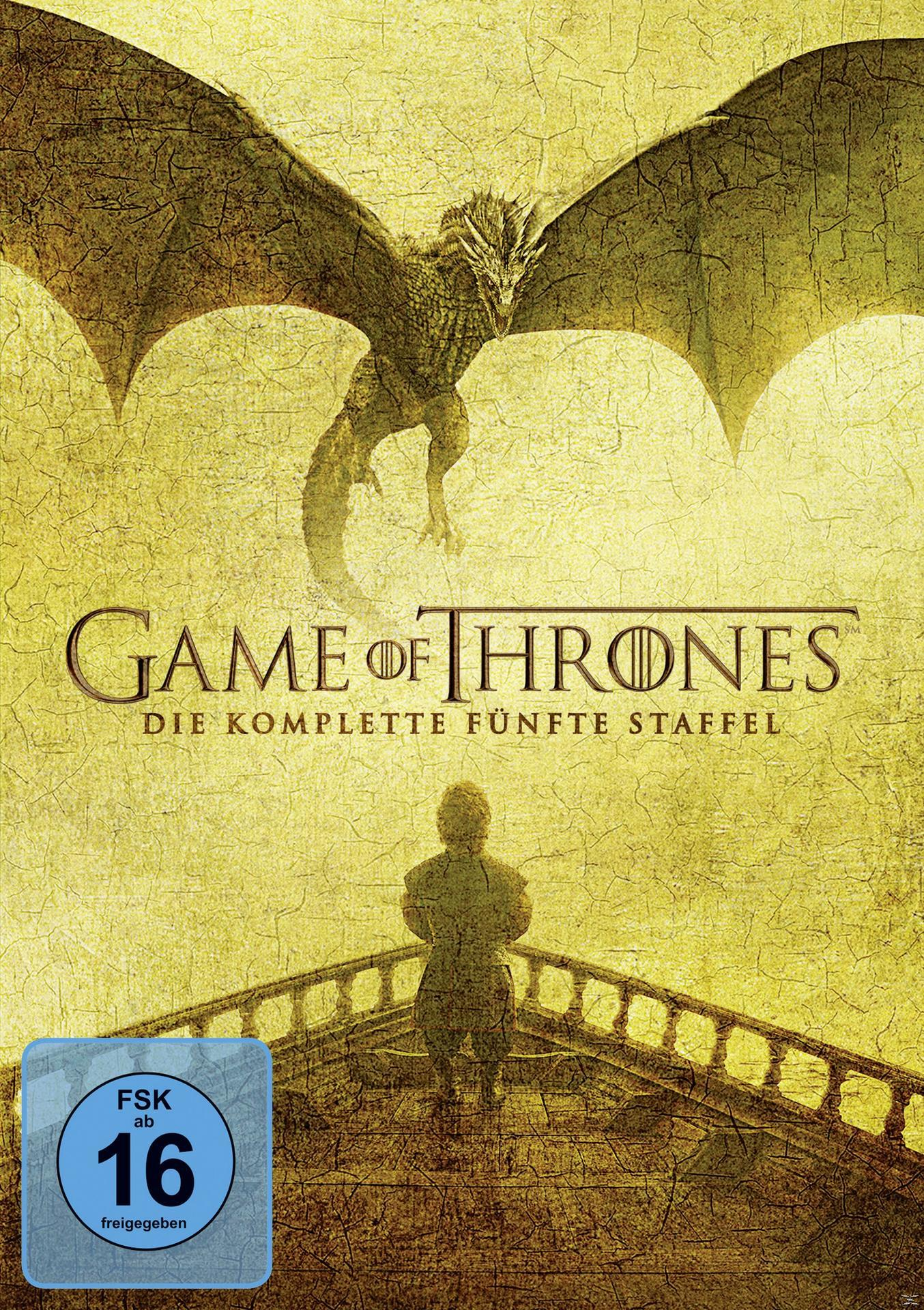 DVD-Cover von 'Game of Thrones' Staffel 5, mit einem Drachen und einer Figur auf einer Brücke.
