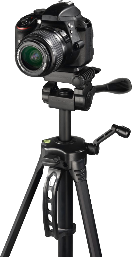 Fekete DSLR kamera fekete állványra szerelve. A kamerához objektív tartozik, fekete lábakkal.