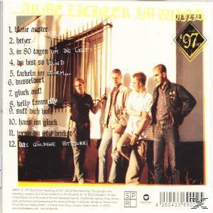 Ein CD-Cover mit einer Gruppe junger Männer, die vor einem Gebäude posieren.