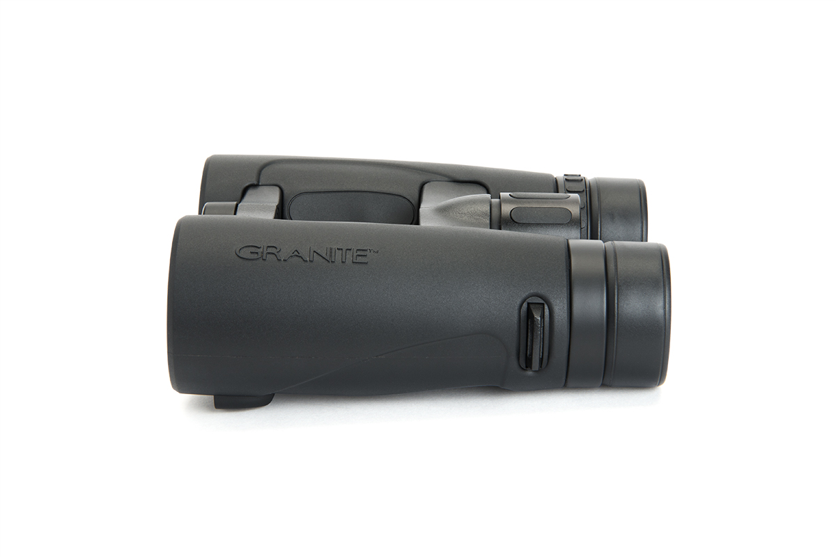 Zwarte verrekijker op een witte achtergrond. Het woord 'GRANITE' staat op de verrekijker.