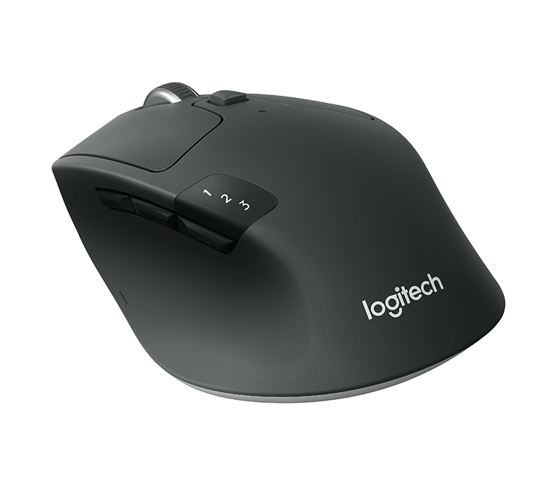 Egy fekete vezeték nélküli egér gombokkal és görgetőkerékkel, a Logitech logóval.