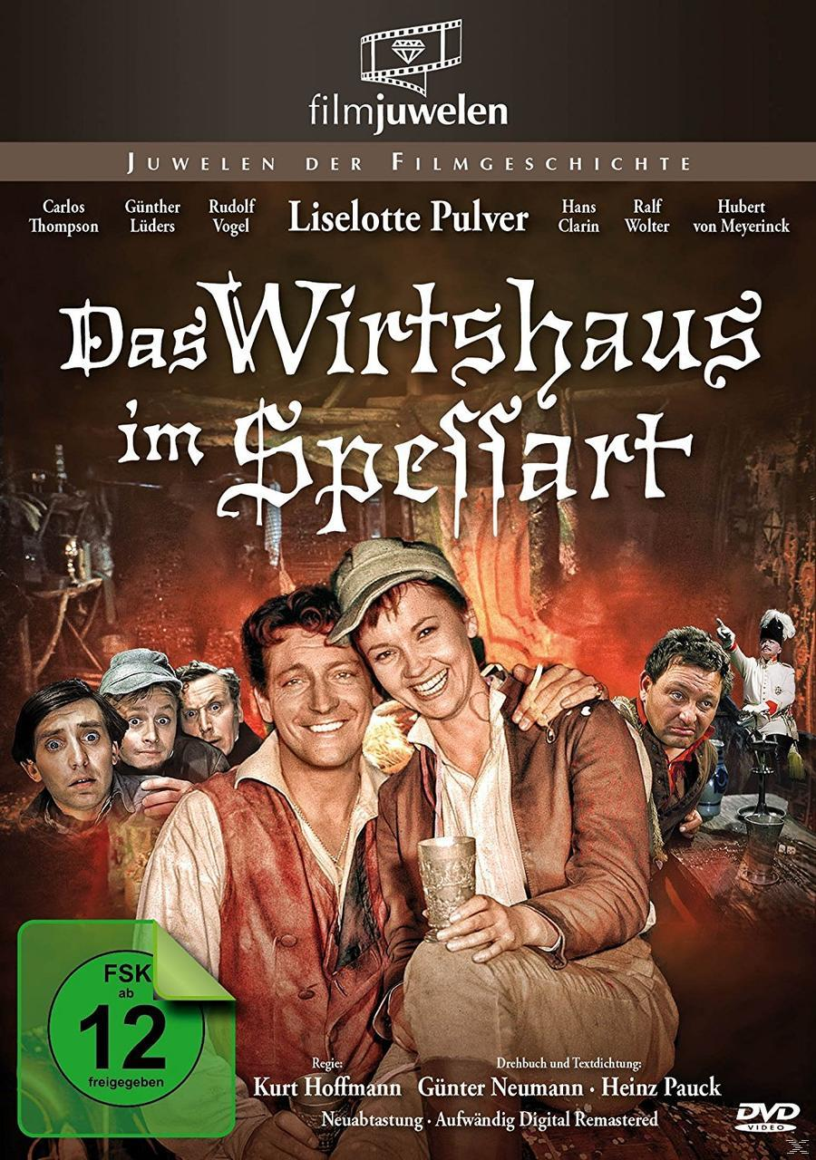 DVD-Cover für 'Das Wirtshaus im Spessart'. Ein Paar lächelt, umgeben von anderen Schauspielern, mit grünem Ratinglabel.