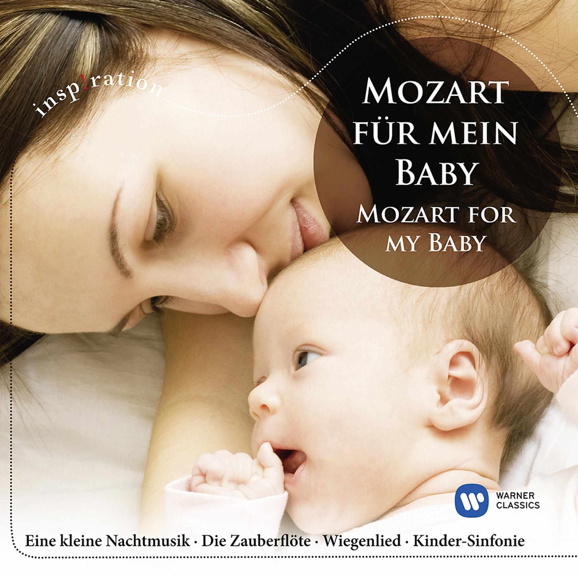 Eine Mutter küsst ihr Baby. Der Text lautet: „Mozart Für Mein Baby.“ Es ist das Cover einer CD.