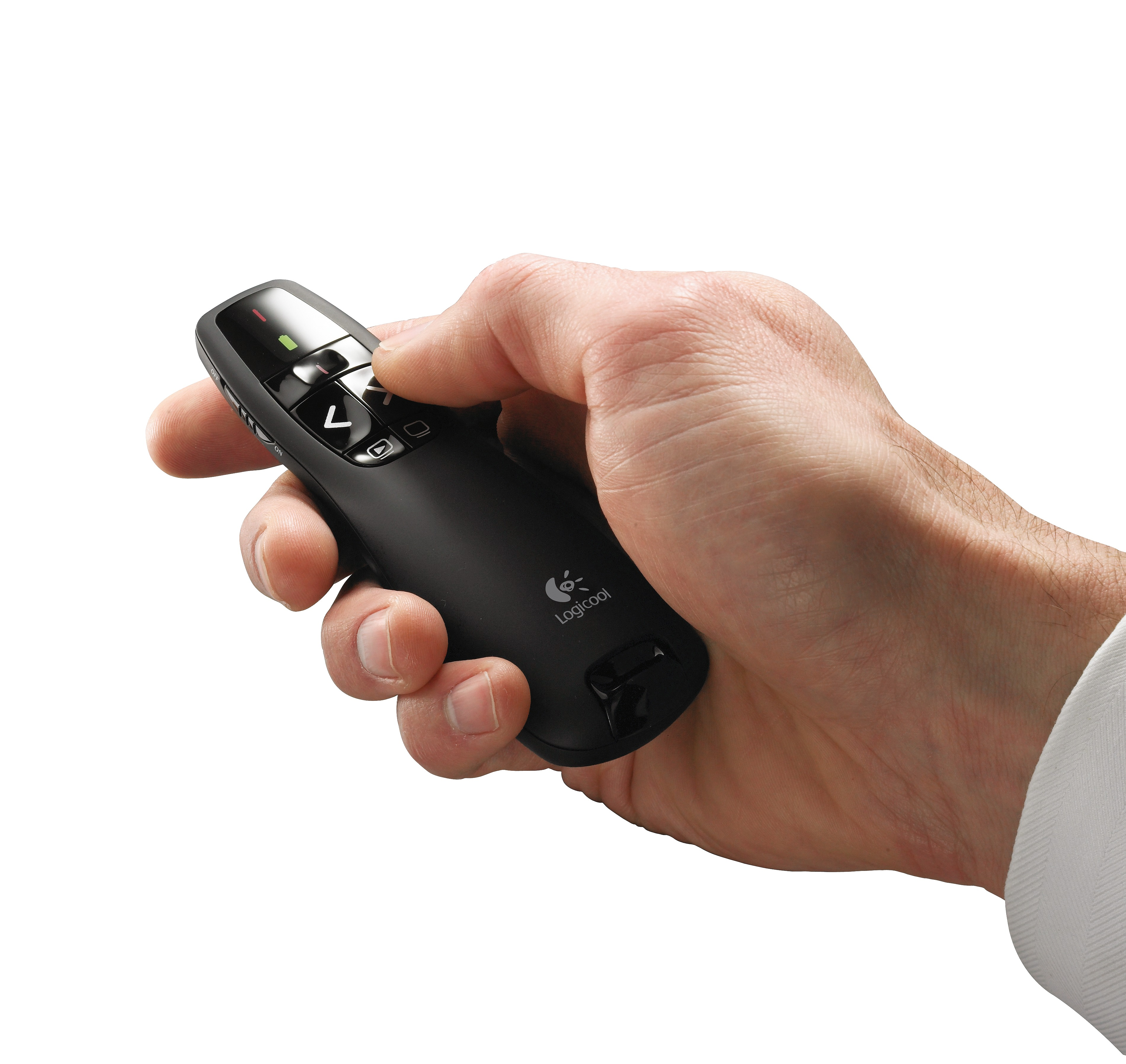 Hand die een zwarte Logitech-presentator vasthoudt. Groen licht bovenop.