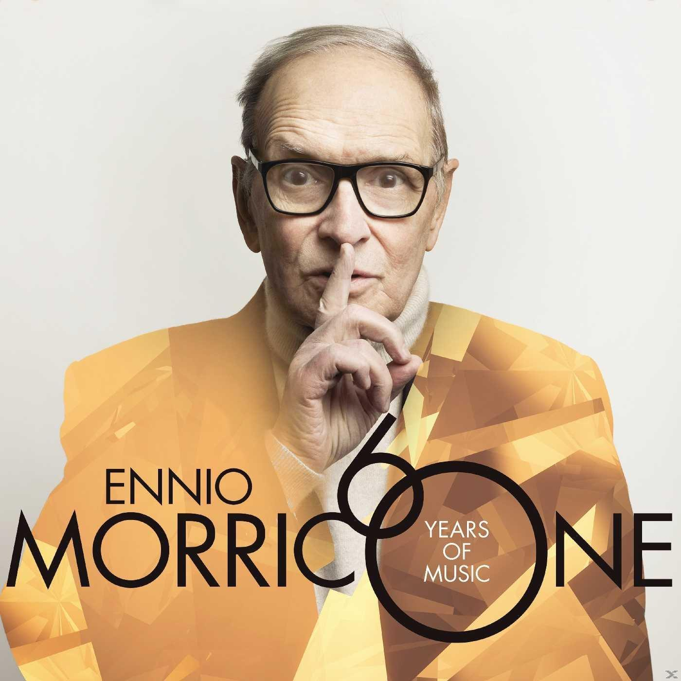 Ennio Morricone Albumcover mit dem Musiker. Der Hintergrund ist orange und gold.