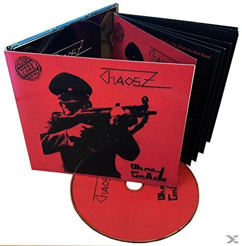 CD-Cover mit rotem Hintergrund, einem Mann mit Waffe und dem Wort ChaosZ.