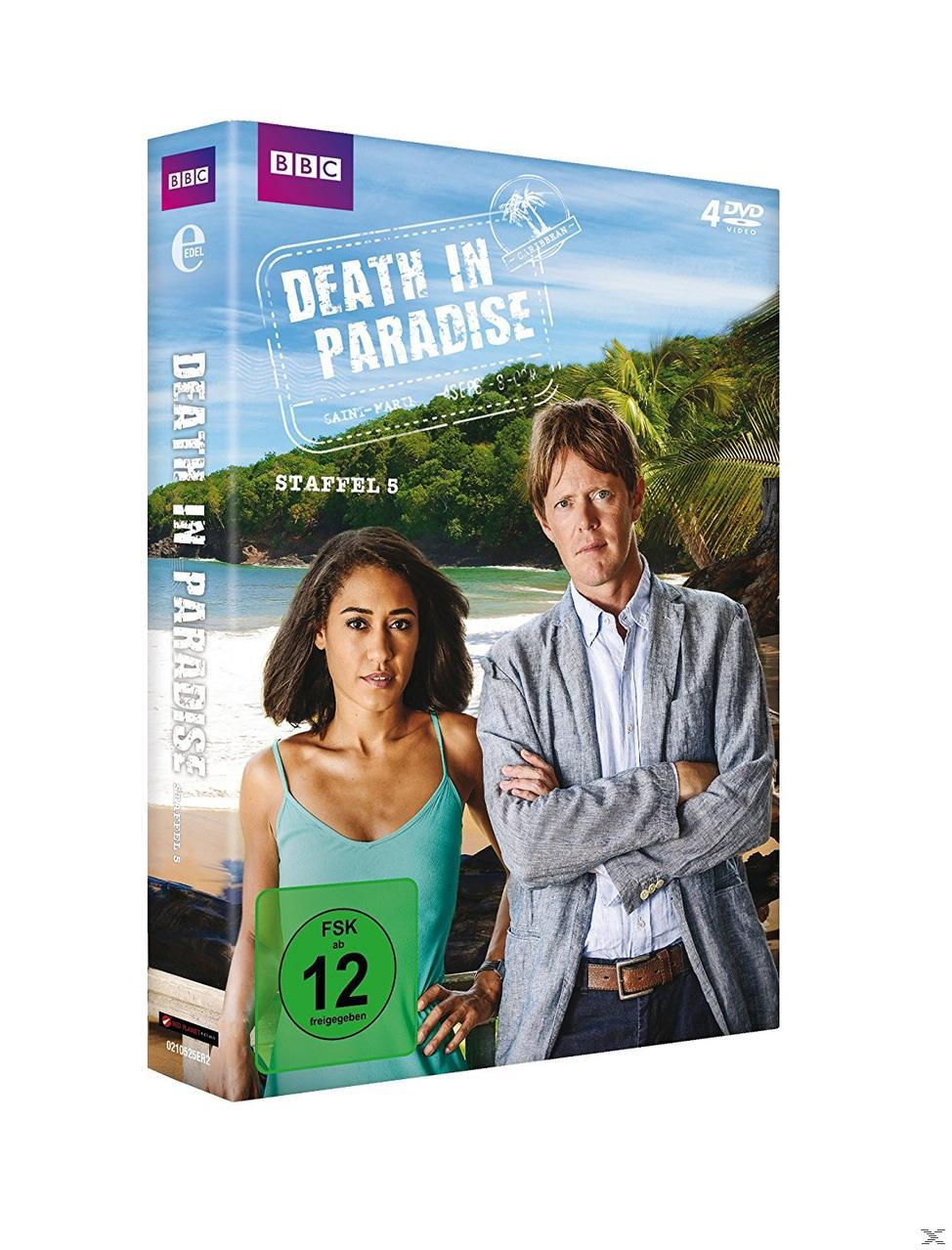 DVD-Cover: Zwei Personen am Strand. Titel 'Death in Paradise' mit deutschem Text.