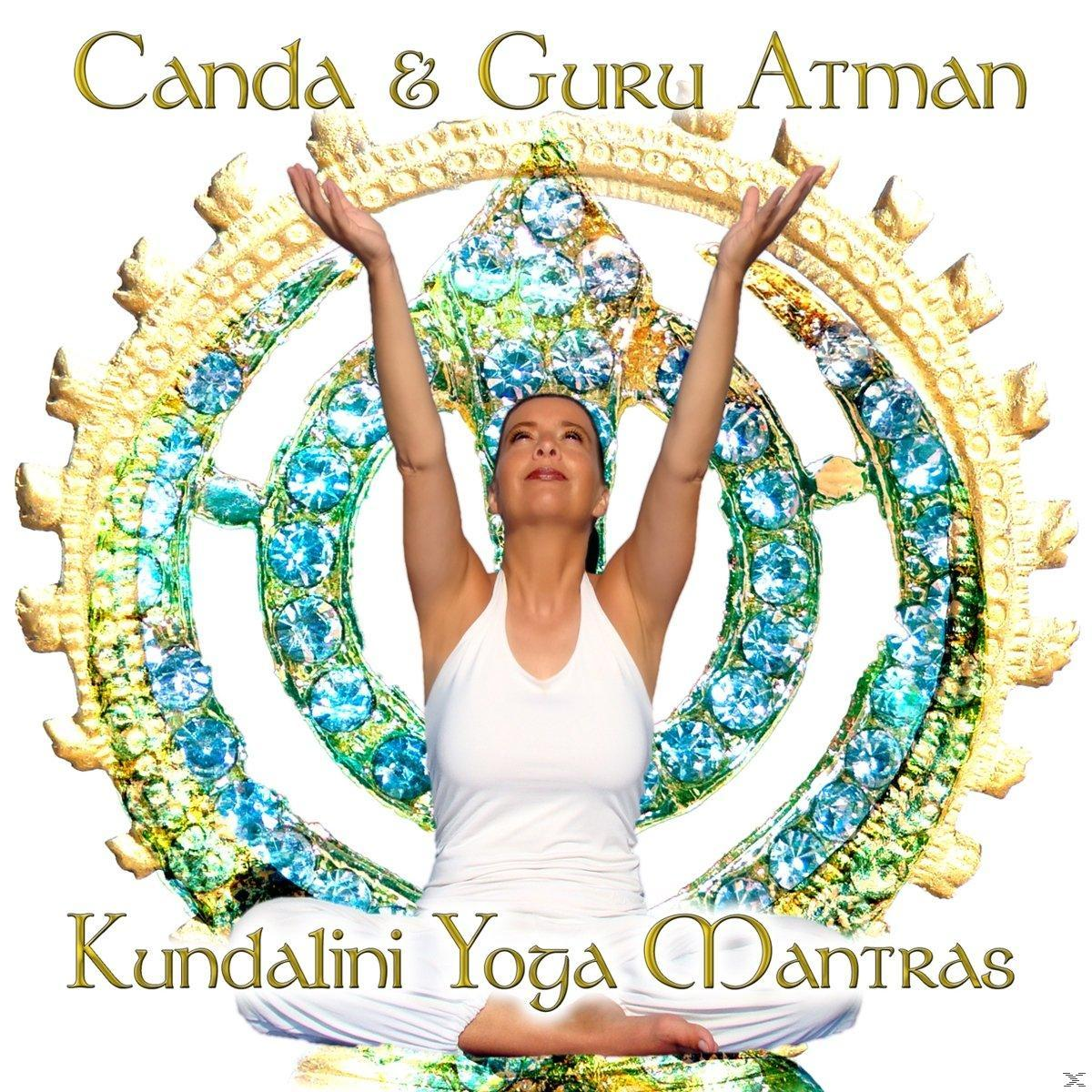 Frau in Yoga-Pose, Arme hoch, mit einem dekorativen spirituellen Design im Hintergrund.