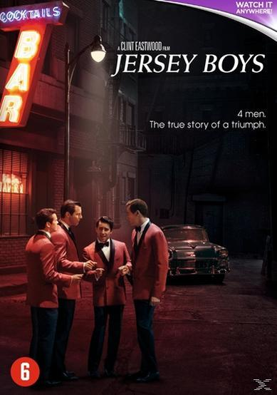 Affiche du film Jersey Boys. Quatre hommes en vestes rouges se tiennent dans une rue avec une enseigne de bar.