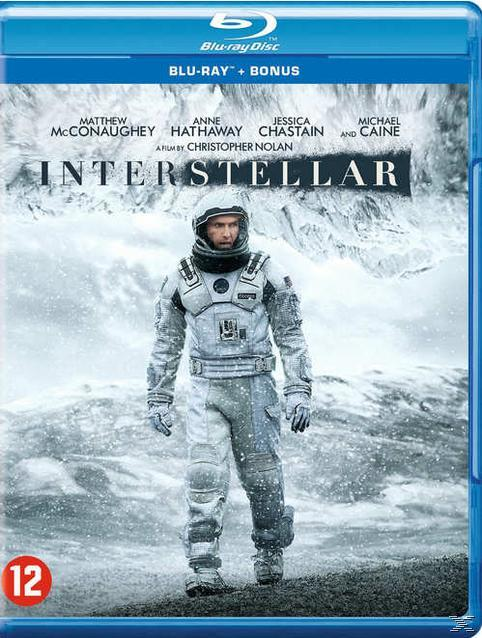 Couverture du disque Blu-ray Interstellar. Astronaute en combinaison spatiale sur une planète enneigée.