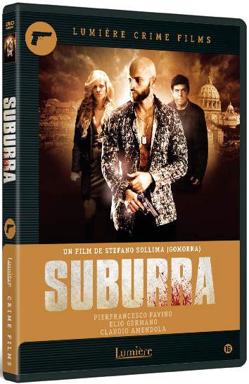 Couverture DVD de Suburra. Trois personnes avec des armes. Le fond montre l'architecture romaine. Titre : Suburra. Lumière Crime Films.