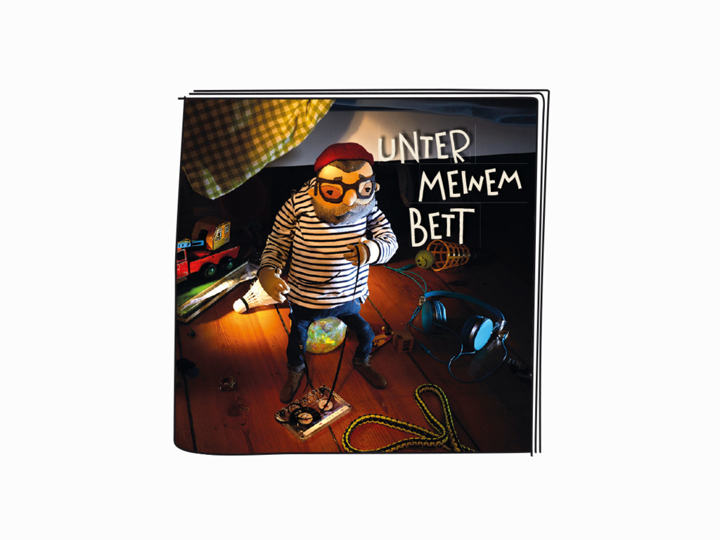 Albumcover, Cartoonfigur in gestreiftem Hemd, mit Text 'Unter meinem Bett' und anderen Objekten.