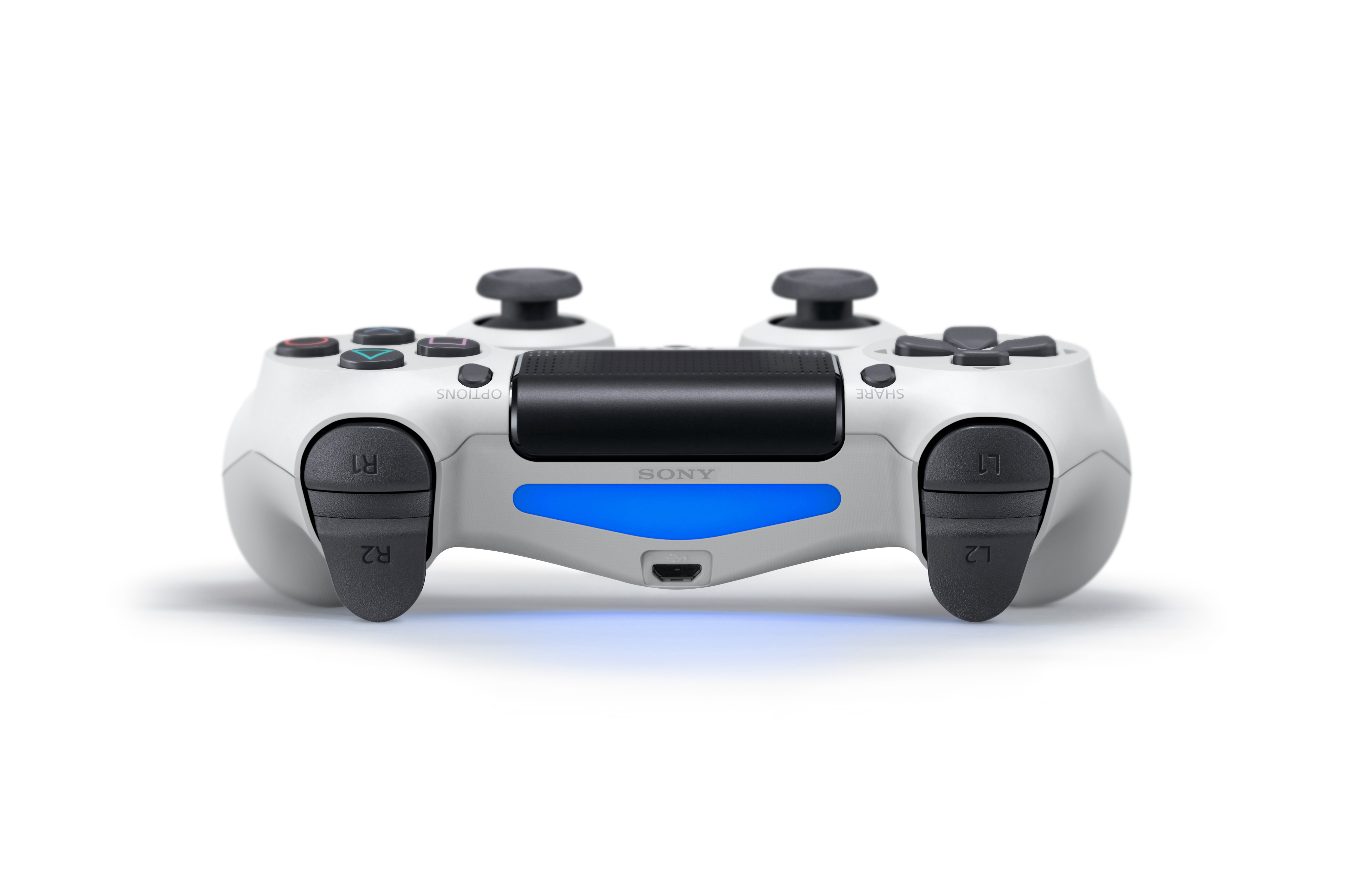 Controller bianco PlayStation 4 con luce blu.
