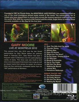 Rückseite der Gary Moore Live at Montreux 2010 Blu-ray-Hülle. Bilder der Band auf der Bühne sind im Hintergrund.