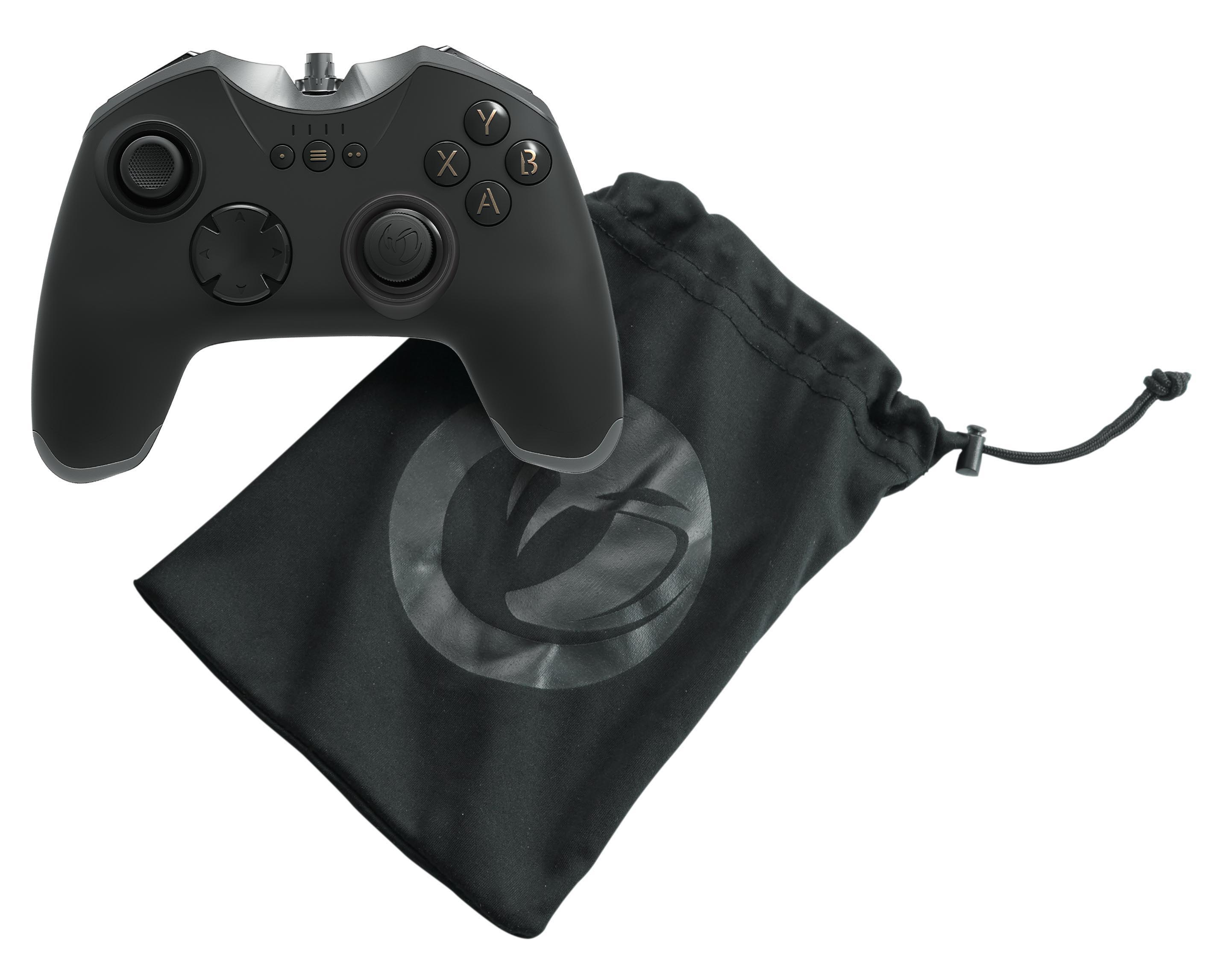 Ein schwarzer Videospiel-Controller und eine schwarze Tasche mit einem Logo.