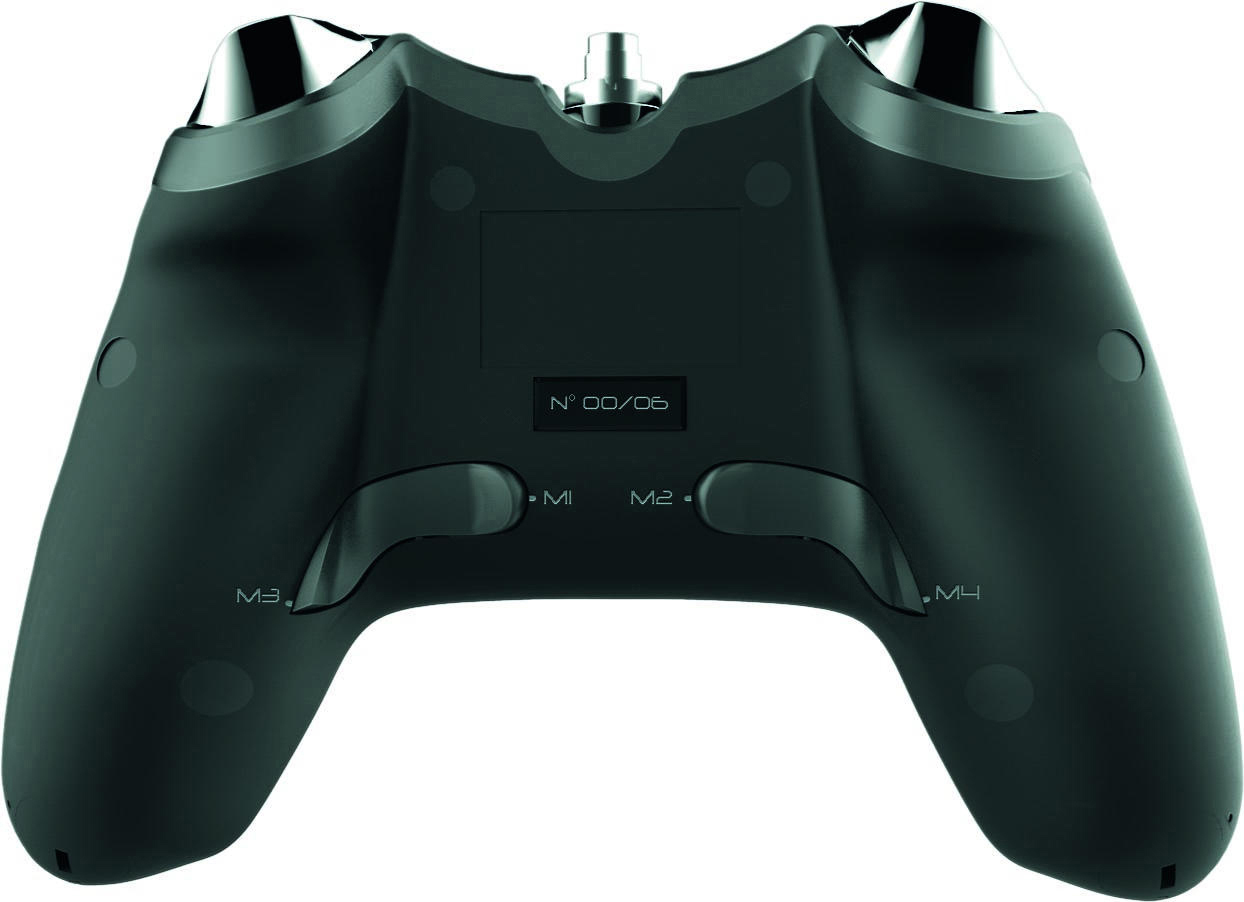 Schwarzer Gamecontroller. Vier Tasten auf der Rückseite, Tasten M1, M2, M3, M4. Text und Zahlen.