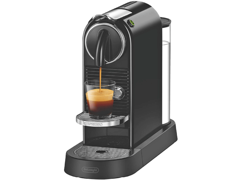 Fekete Nespresso kávéfőző. Kávé ömlik egy átlátszó üvegpohárba.