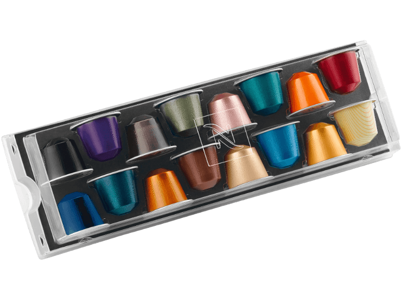 Egy átlátszó műanyag tartály színes Nespresso kávékapszulákkal.