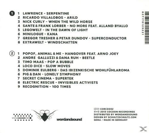 Albumcover mit Titelliste auf schwarz-weißem Hintergrund.