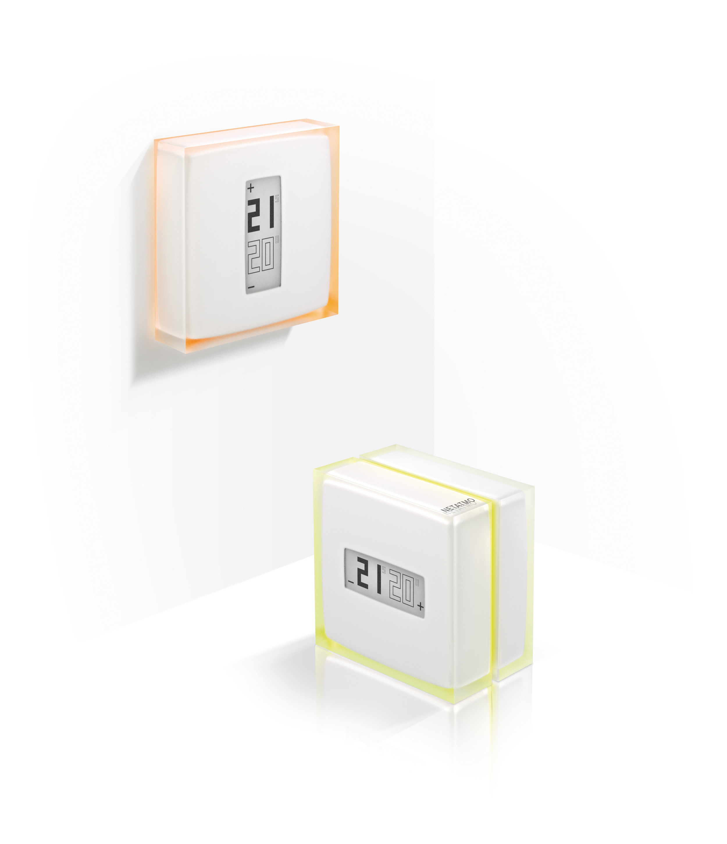 Deux thermostats blancs avec des touches d'orange et de jaune sur fond blanc.