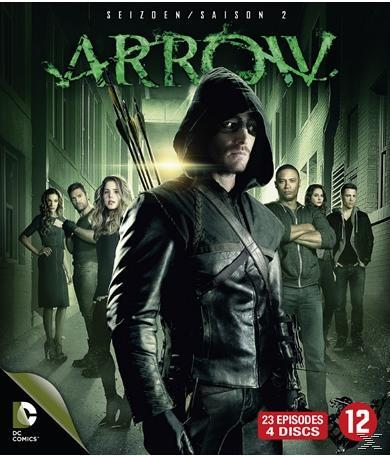 DVD-hoes van Arrow seizoen 2, met een man met een capuchon en een groep mensen.