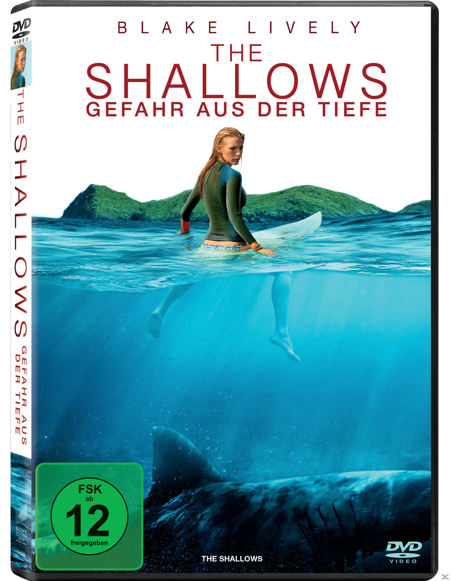 DVD-Cover für 'The Shallows'. Eine Frau auf einem Surfbrett im Wasser mit einem Hai. Text: Gefahr aus der Tiefe.