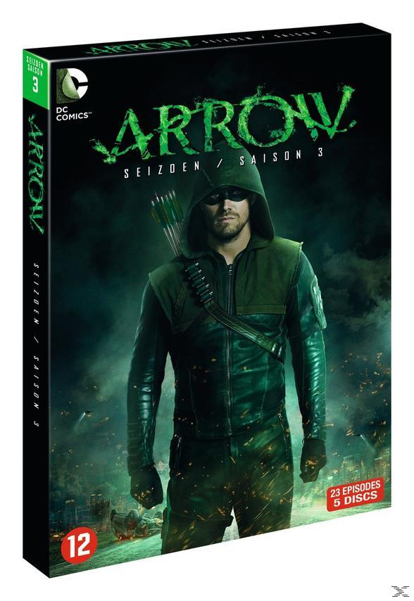 Boîtier DVD de la saison 3 d'Arrow.  Présente un homme en costume vert avec un arc et des flèches.