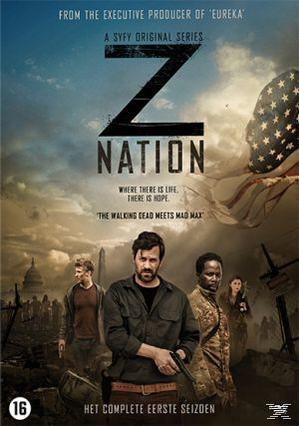Couverture DVD de Z Nation. Des gens avec des armes dans un cadre post-apocalyptique. Drapeau américain.