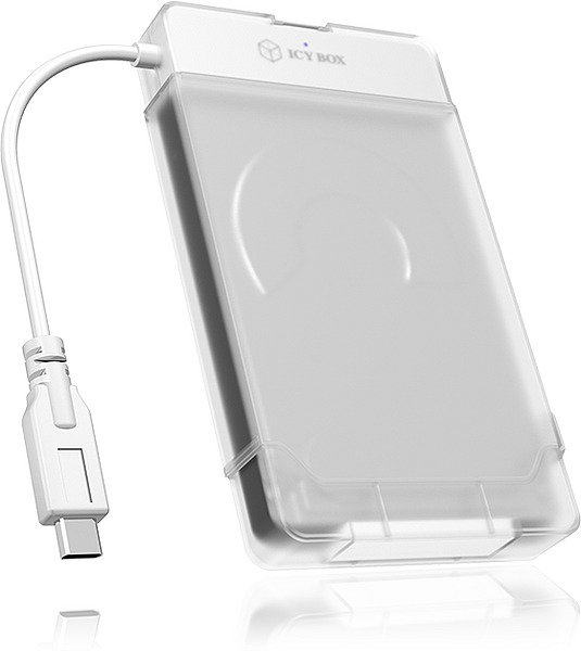 Weißes externes Festplattengehäuse mit angeschlossenem USB-C-Kabel. Icy Box-Logo.