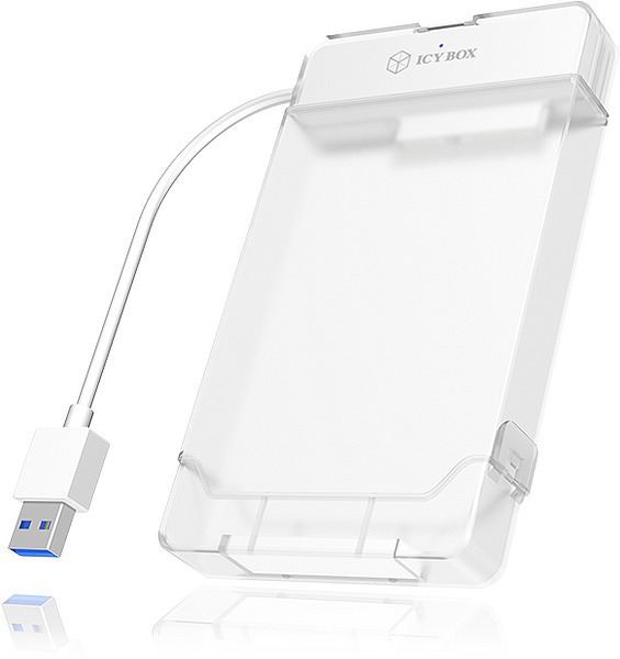 Weißes externes Festplattengehäuse mit transparentem Kunststoffdeckel und USB-Kabel. Isoliert auf Weiß.