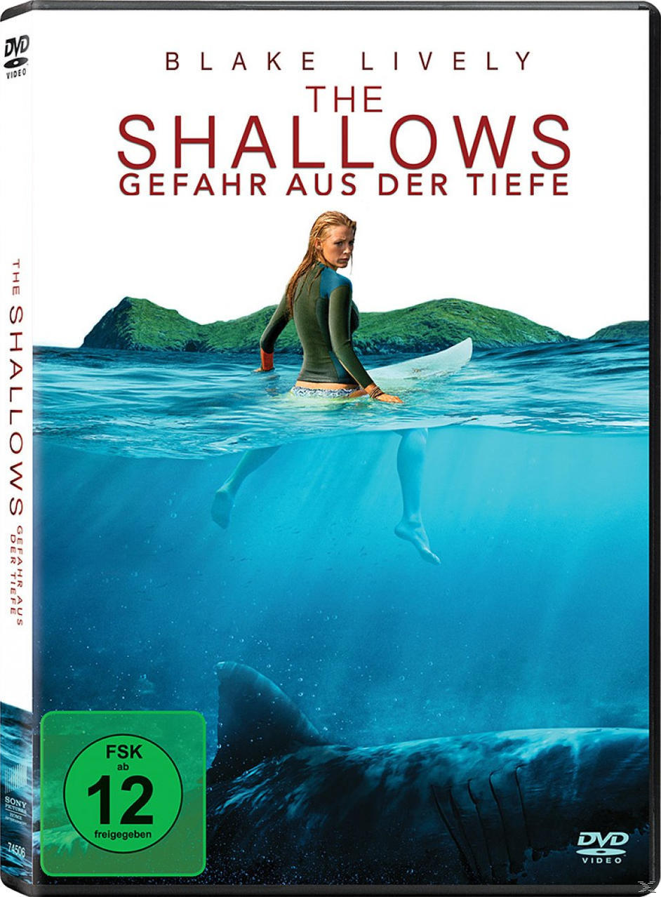 DVD-Cover mit Frau im blauen Hemd und Hai im Wasser. Der Titel lautet "The Shallows".