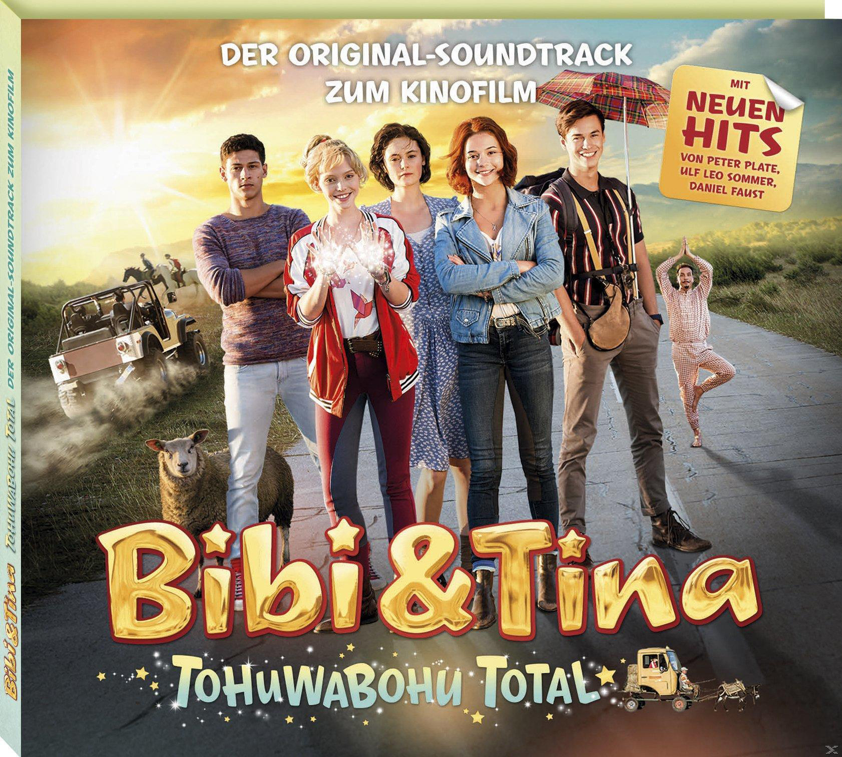 Filmplakat: Bibi & Tina, fünf Teenager, Jeep, Schaf und ein Yogi vor Feldhintergrund. Titel in Gold.