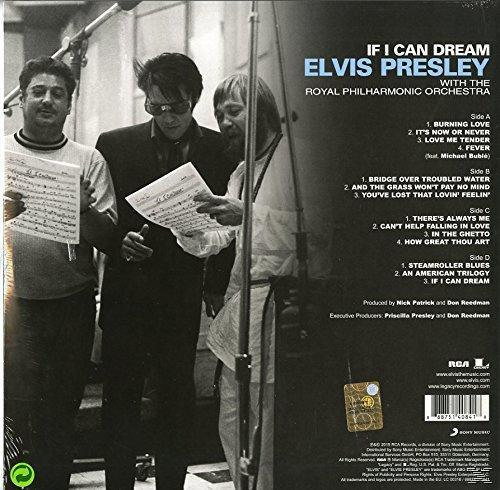 Rückseite eines Albums von Elvis Presley. Drei Männer untersuchen Noten.