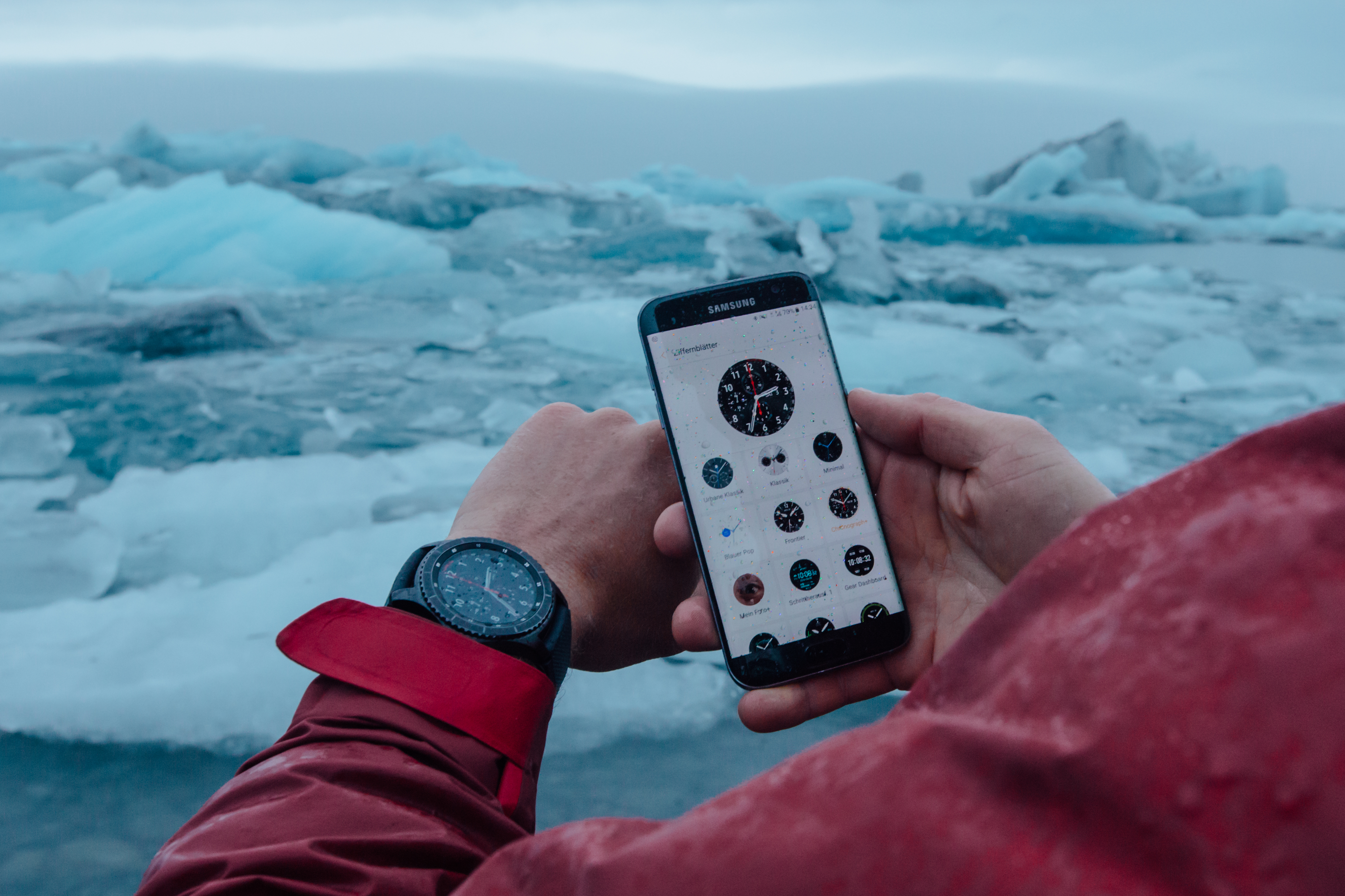 SAMSUNG Gear S3 Frontier Smartwatch Silikon, 22 mm, Korpus: Space Gray, Silikon-Armband: Blue Black