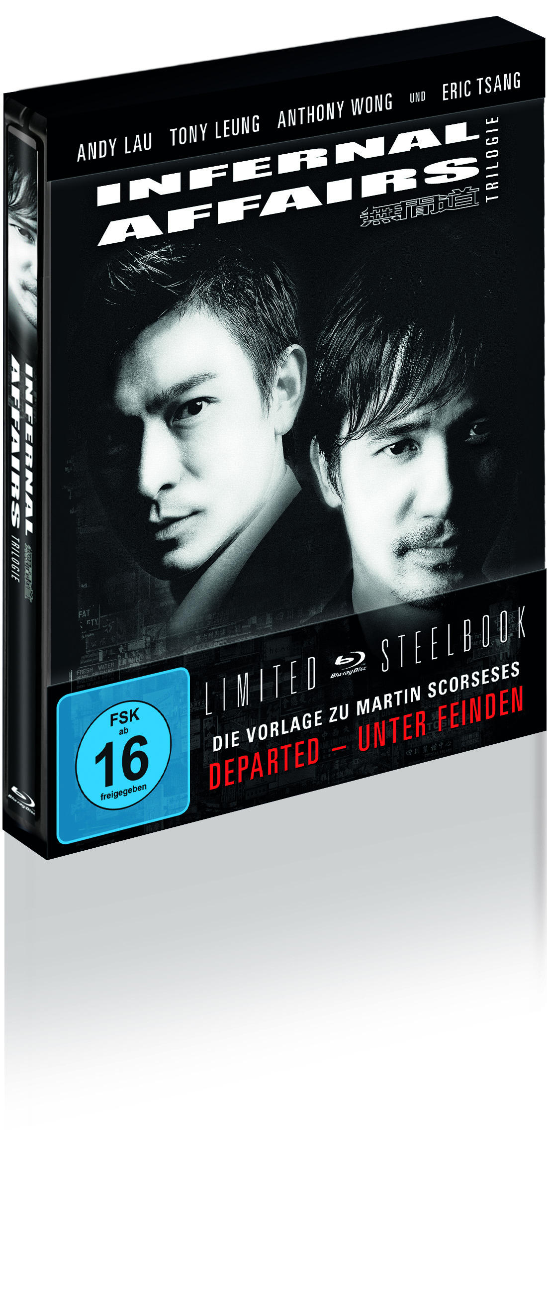 Filmcover mit zwei Männern in Schwarzweiß. Text oben und ein blaues Etikett.
