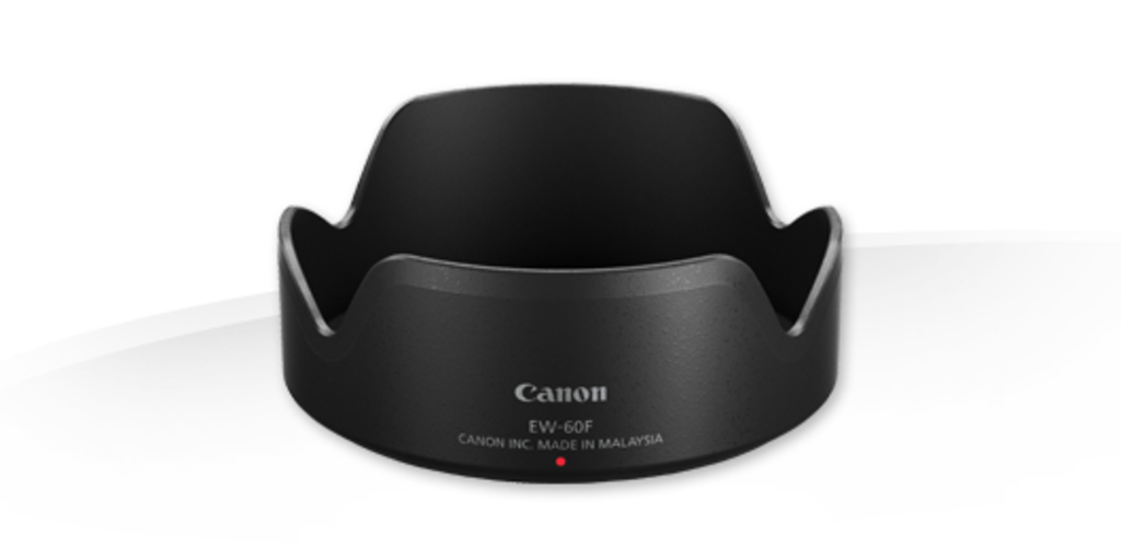 Schwarze Canon EW-60F Objektiv-Gegenlichtblende mit weißem Hintergrund. Text: Canon EW-60F.